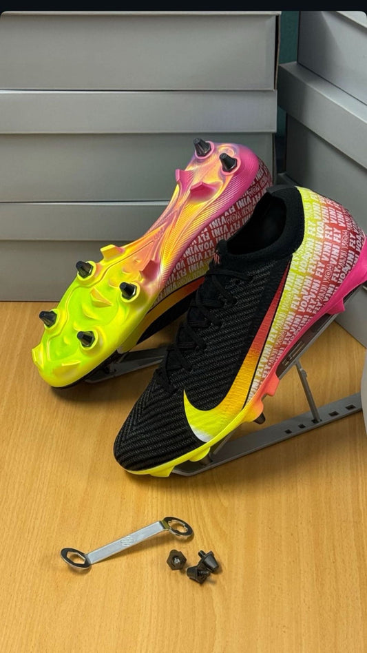 Nike Mercurial Vapor black volt pink football boots