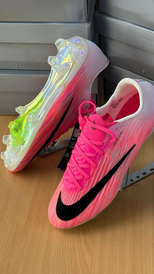 Nike Mercurial Vapor pink and black football boots